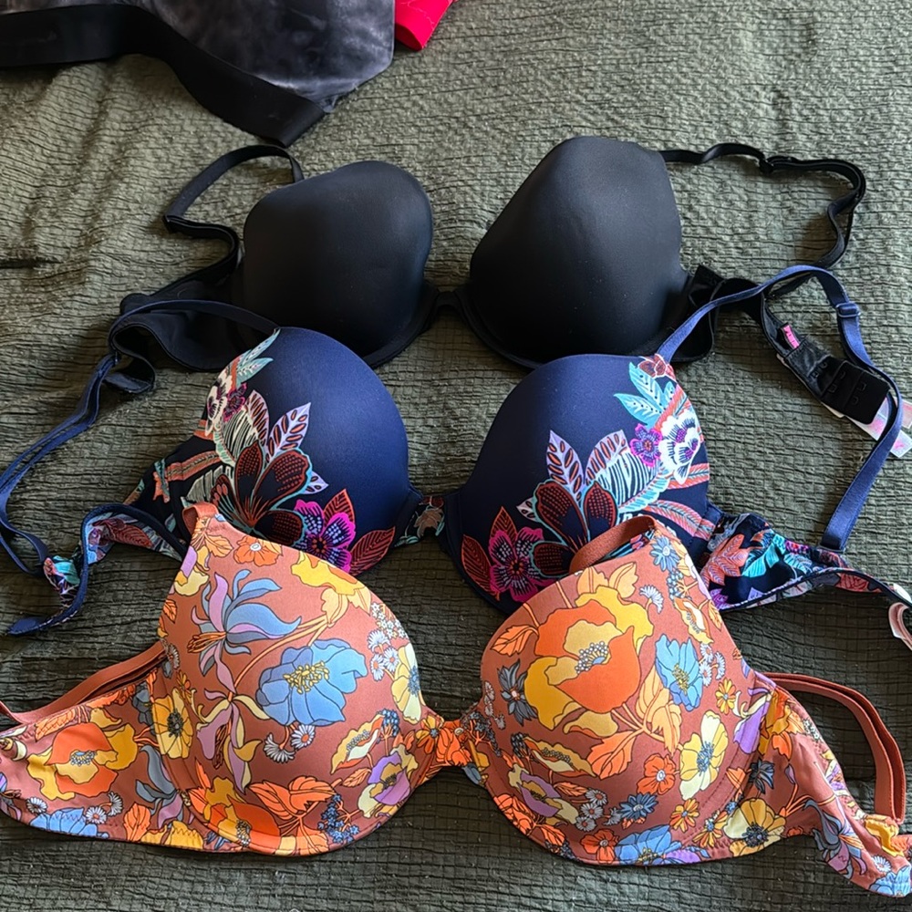 Victoria Secret Pink Wear Everywhere Bra 32D
